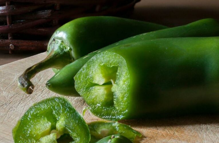 Alerta en EE.UU. por brote de salmonela ligado a jalapeños mexicanos; reportan 345 casos