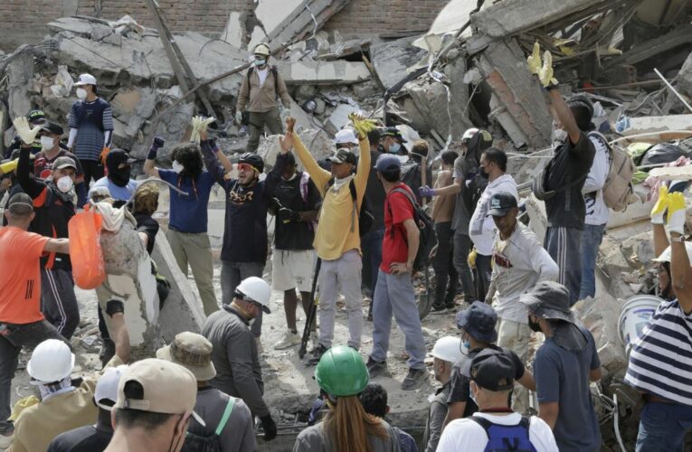 Topos Azteca llegan a Colombia para apoyar rescates tras el sismo