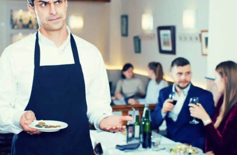 Profeco sancionará con multas millonarias a restaurantes que cobren o exijan propina obligatoria